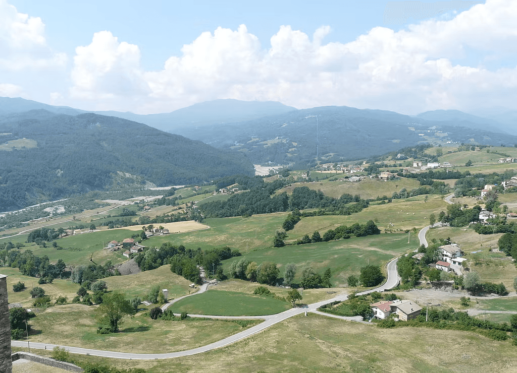 Paesaggio dell'Appennino Parmense legato alle azioni poetiche di Ermo Colle.